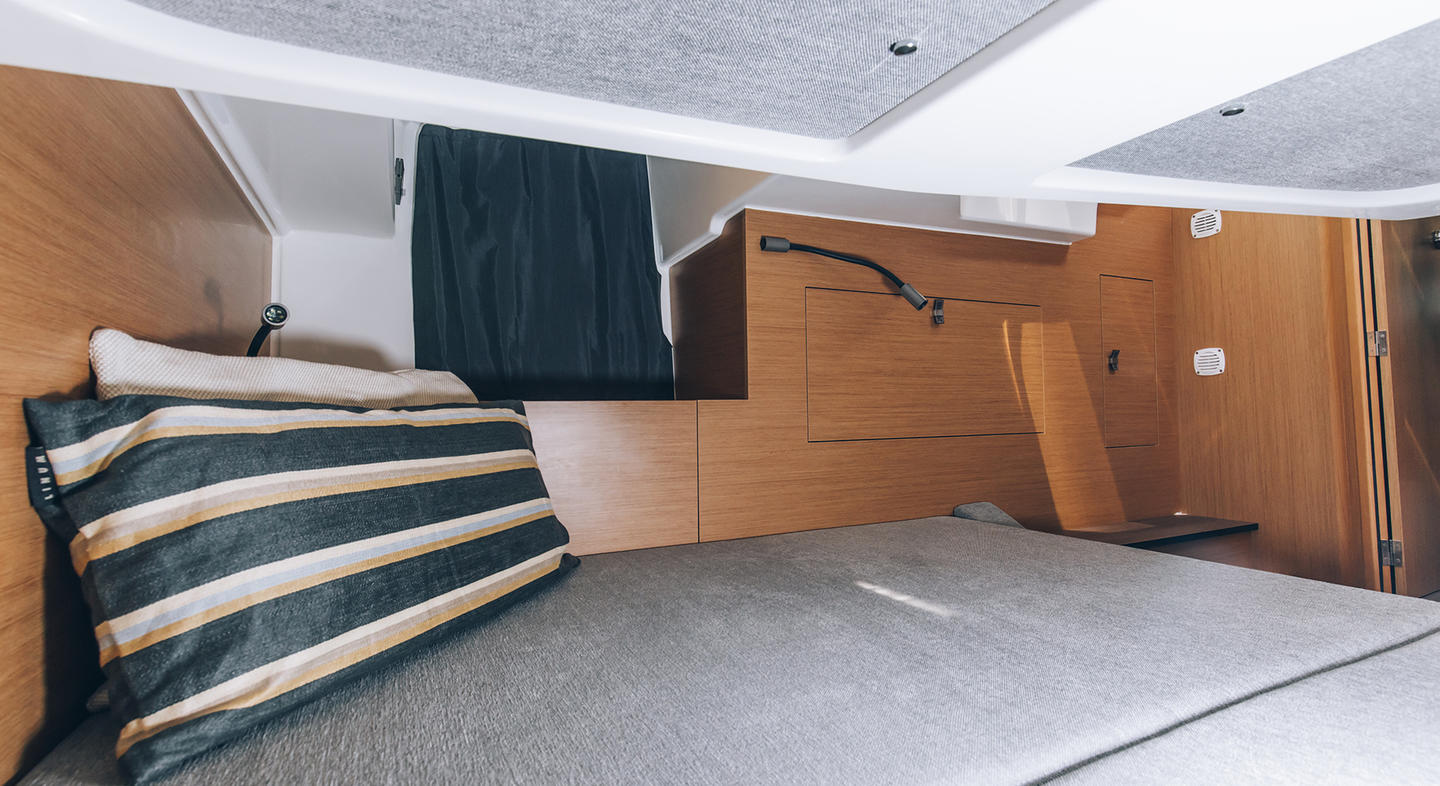 Beneteau Flyer 10 Interior