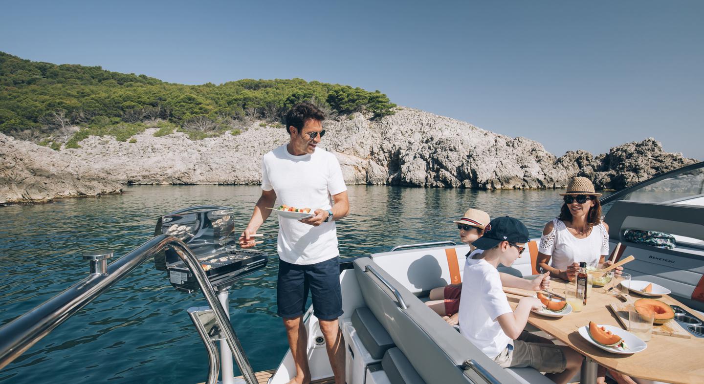 Flyer_10_Exterior_06